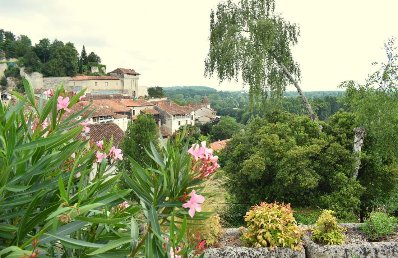 La Maison Du Tourniquet Aubeterre-sur-Dronne Buitenkant foto